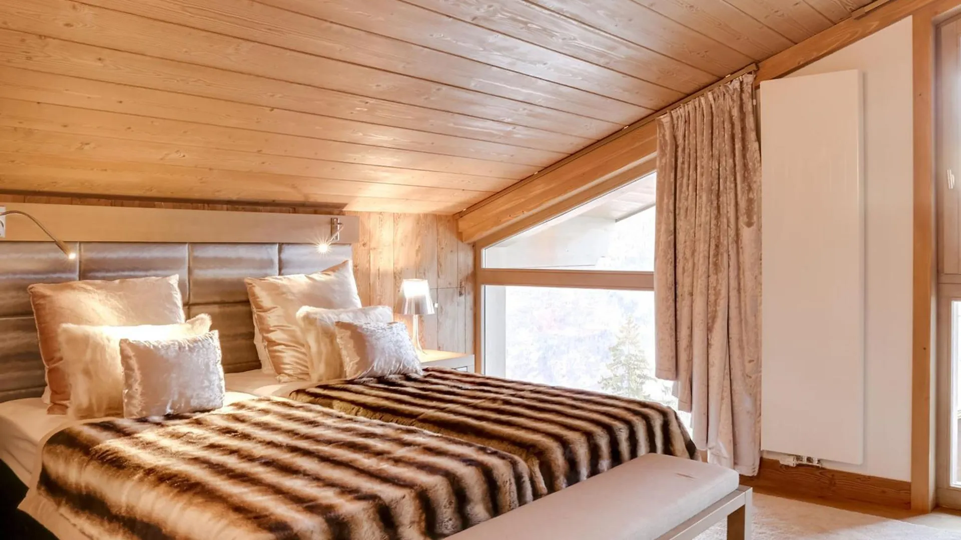 Apartamento Luxueux Duplex A Courchevel Village, Proche Pistes Et Commerces, Avec Parking Et Acces Fitness - Fr-1-562-22 França